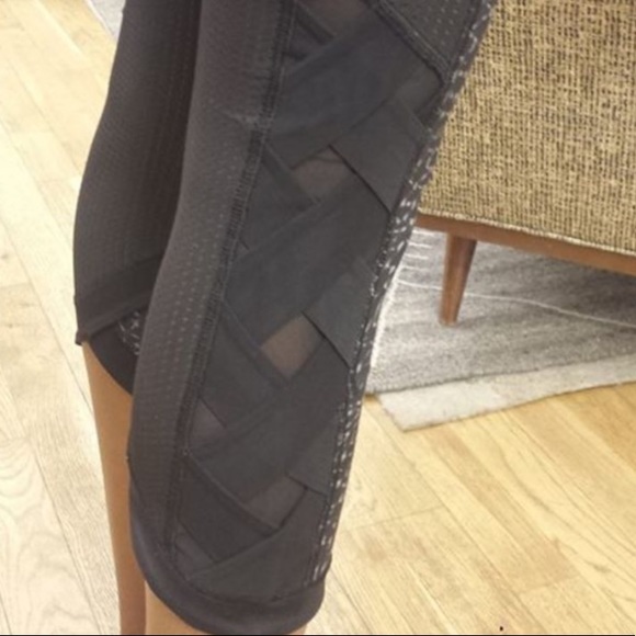 Lululemon Var-City Crop Samba Snake Battleship 6 - Picture 10 of 12